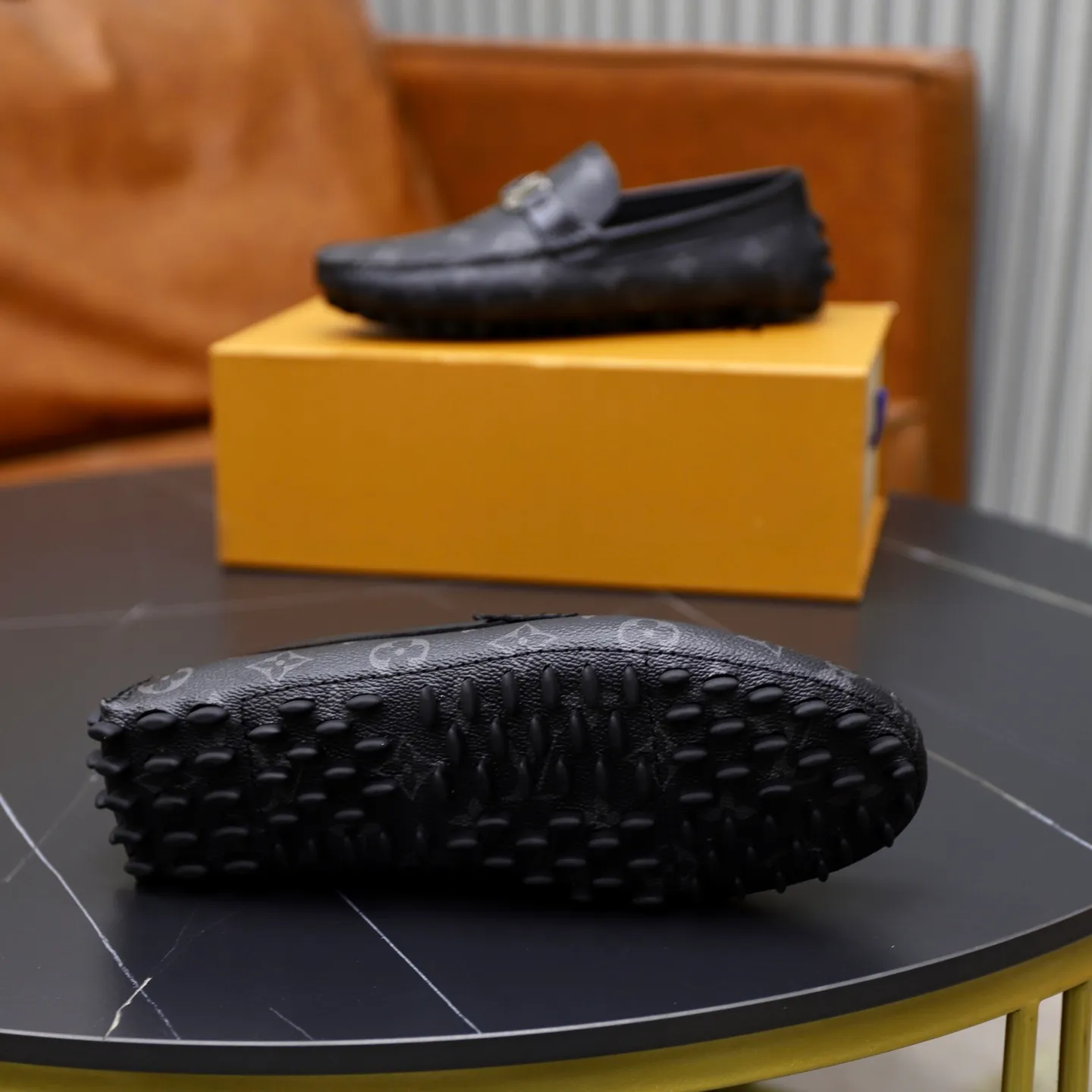 Ex-factory price: 480💰【LV】Louis Vuitton ⚠️High-end men’s driving and pedal series ⚠️38-44 (customized for 45) ⚠️All original cowhide leather! Thick and soft! Made entirely of calfskin lining! The latest non-slip beanie sole! Three-dimensional package technology! Fashionable and classic! Handicrafts! Original high quality! Feel free to compare!
